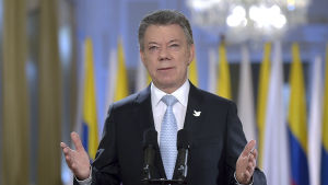 Juan Manuel Santos sade att han hade uppfyllt sitt löfte om fred och hoppades att landet kan gå vidare då han meddelade om fredsavtalet inatt. Colombias president Juan Manuel Santos meddelar att fred har slutits med Farc.