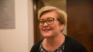 Kommun- och reformminister Anu Vehviläinen (C) säger sig värna om såväl näringslivet som miljön. Anu Vehviläinen kunta ja uudistusministeri