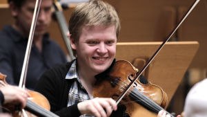 Violinisten Pekka Kuusisto - ex-Sibbobo och numera Pernåbo. Pekka Kuusisto spelar violin.