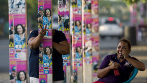 Nästan 70 procent av nicaraguanerna stöder presidentparet Ortega, tack var landets relativt goda ekonomi Nästan 70 procent av nicaraguanerna stöder presidentparet Ortega, tack var landets relativt goda ekonomi