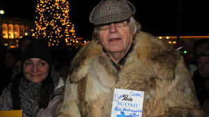 Pauli Kymäräinen ville bjuda choklad åt Saara Aalto Pauli Kymärainen ville bjuda choklad åt Saara Aalto