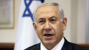 Benjamin Netanyahu riktar skarp kritik mot alla som fördömer Israels bosättningar. benjamin netanyahu,