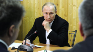 Putin träffade säkerhetsrådet. President Putin diskuterar utvecklingen på Krim