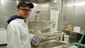 Martin Söderström vid kräftgrytorna. Martin Söderström vid kräftgrytorna
