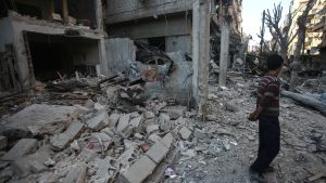 Belägrade i rebellkontrollerade städer som Homs, Madaya, Zabadani och Douma lever under så outhärdliga förhållanden att många är redo att evakueras. Bilden är från Douma i Damaskus som bombades nyligen Belägrade civila i rebellkontrollerade städer som Homs, Madaya, Zabadani och Douma lever under så outhärdliga förhållanden att många är redo att evakueras. Bilden är från Douma i Damaskus som bombades nyligen