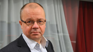Tero Anttila är direktör för kollektivtrafikplaneringsavdelningen vid HRT. Tero Anttila, direktör för kollektivtrafikplaneringsavdelning i HRT