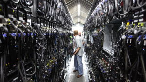 Ett av Microsofts datacenter för tjänsten Bing. Centret på bilden har en kapacitet på 5 petabyte, ca 5 miljoner gigabyte. Ett av Microsofts datacenter som drar söktjänsten Bing. Centret på bilden ligger i en container och har en kapacitet på 5 petabyte eller ungefär 5 miljoner gigabyte.