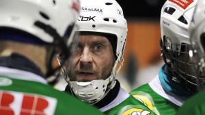 Spelare nummer 77, Sami Laakkonen, är tillbaka på isen. Sami Laakkonen, Akilles-Kampparit 2.3.2015.