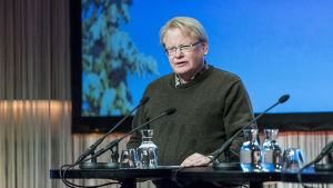 Försvarsminister Peter Hultqvist vill ha mera försvarssamarbete med Finland. Sveriges försvarsminister Peter Hultqvist