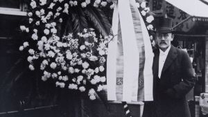 G. J. Ramstedt representerade Finland vid den japanska kejsarens begravning 1927. G. J. Ramstedt representerade Finland vid den japanska kejsarens begravning 1927.