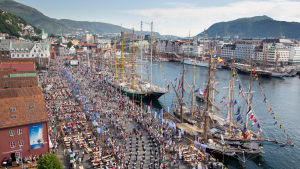 Tall Ships Races 2014 lockade massor av folk till åstranden. Tall Ships Races i Bergen.