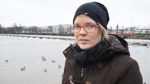 Sanna berättar att vattnet i Djurgårdsviken är alldeles förskräckligt. Sanna Majaneva marinbiolog mars 2015
