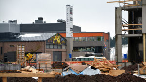 Husen byggs alldeles intill Konstfabriken. Bostadsaktiebolaget Tryffeli byggs på Västra Åstranden i Borgå