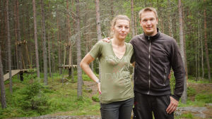 Christian Gull och Gerarda Katakinaite-Gull. Zip Adventure Park i Vasklot.