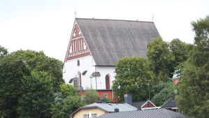 Också inom Borgå svenska domkyrkoförsamling ser man en ökning av antalet kremeringar. De exakta siffrorna på hur mycket kremeringarna ökat har man ännu inte vid landets församlingar, den nationella statistiken sammanställs nämligen alltid vid årsskiftet. Borgå domkyrka.