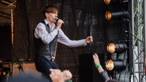 Kevin Holmström drömde om att stå på scenen. Bilden är tagen på Norrvalla sommarfest 2016. Humorgruppen KAJ på Norrvallas sommarfest.