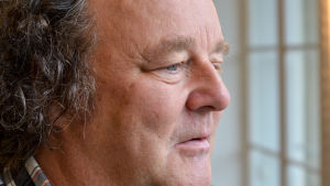 Anders Albrecht tycker att större husspindeln är en nyttig och trevlig krabat. Anders Albrecht för Kvanthopp.