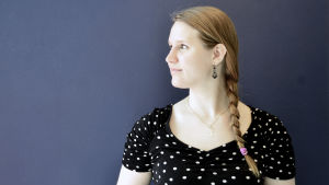 Minerva Peijari, som själv haft problem med sin mentala hälsa under studietiden, tror att lägre hierarkier inom universitetet kunde vara en lösning på problemet. Minerva Peijari