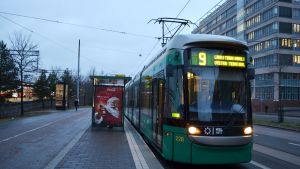 "Du kommer att möta en lång, mörk främling..." Nians språvagn i Helsingfors.