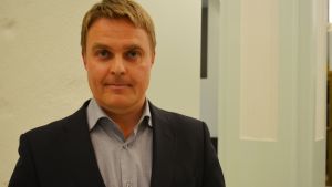 Gruppordförande för SDP Osku Pajamäki hoppades på en grundlig förklaring till Pajunens förslag. Osku Pajamäki är gruppordförande för SDP i Helsingfors.