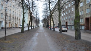 Mechelingatan renoveras grundligt. (Arkivbild) Invånare har fört gravljus till Mechelingatan på grund av att träden fälls.