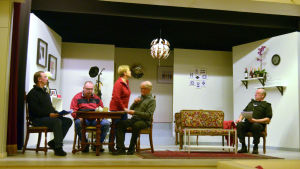 Lokaler där man övar teater eller körsång hålls fortfarande stängda i de värst drabbade landskapen. Arkivbild. Scen ur pjäsen Fem Filurer