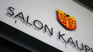 Raseborgs grannkommun Salo växte när ett stort antal mindre kommuner fusionerades med Salo stad. Bild på stadshuset i Salo.