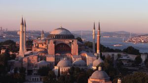 Sedan 1934 har Hagia Sofia varit ett museum som är öppet för alla, oavsett religion. Hagia Sofia i Istanbul
