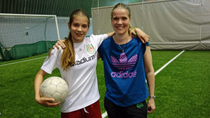 12-åriga Felicia Sahi och hennes mamma Annika Sahi. 12-åriga Felicia Sahi och mamman Annika Sahi