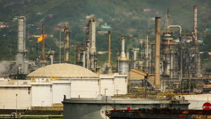 Oljan ger inte längre Venezuela de pengar som behövs. Puerto La Cruz, Venezuela
