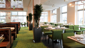 Red & Green är inte byggd för att kunna både servera mat på plats och erbjuda hämtmat, säger hotelldirektör Ann-Christine Grönholm. Red&Green i Mittistan