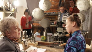 Farfar Rost och Lillspiken inspelning på Konstverkstaden Malakta. Teamet bakom kameran: produktionskoordinator Maria Lindgård, fotograf Jukka Rajala-Granstubb och ljudtekniker Stefan Backas Farfar Rost och Lillspiken inspelning vid Konstverkstaden Malakta. Teamet bakom kameran: inspelningsscriptan Maria Lindgård, fotograf Jukka Rajala-Granstubb och ljudtekniker Stefan Backas.