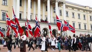 Norges nationaldag Syttende mai är en stor högtidsdag i Norge Nationaldagsparad i Oslo