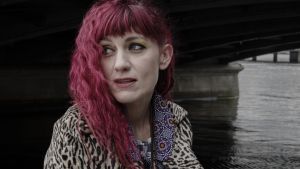 Anna Jörgensdotter, författare till Drömmen om Ester. Anna Jörgensdotter, författare.