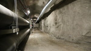Så här ser servicetunnlarna under Helsingfors ut. Den här finns under Katri Valas park. Helens servicetunnel för fjärrkyla.