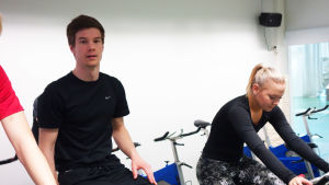 Emil Westeren och Patricia Snellman. Studerande vid Solvalla idrottsinstitut.