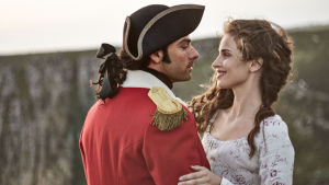 Elizabeth ja Ross olivat lupautuneet toisilleen, mutta sota tuli väliin. Ross Poldark (Aidan Turner) ja Elizabeth (Heida Reed)