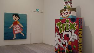 Tredimensionella målningar bildar satsen Yes, President Trix. Tredimensionella målningar bildar frasen Yes, President Trix.