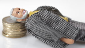 Det ekonomiska våldet har blivit allt mer markant. Om en äldre person har avsevärda besparingar kan det ta lång tid innan man upptäcker att kontot tömts. Det fria vårdvalet är en del av social- och hälsovårdsreformen.