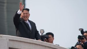 Nordkoreas ledare Kim Jong Un vid paraden på solens dag. Nordkoreas ledare Kim Jong Un vid paraden på solens dag.