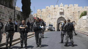 Israelisk polis blockerar Lejonporten i den östra muren till Gamla staden i Jerusalem. 14.7.2017. Israelisk polis blockerar Lejonporten i den östra muren till Gamla staden i Jerusalem. 14.7.2017.