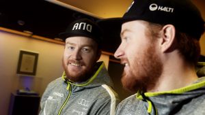 Torsti väntar med iver på sitt fjärde VM. Samu Torsti poserar framför spegeln, januari 2017.