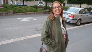 Maria från Angola, vågar påstå att det inte finns isbjörnar i Helsingfors. Turist från Angola i Helsingfors.
