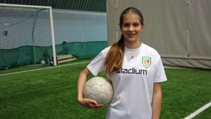 Felicia är glad över att kunna spela fotboll igen efter skadan i fjol. Felicia Sahi