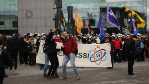 Vetenskapsmarschen inleddes på medborgartorget. Därifrån gick demonstranterna vidare till Helsingfors universitets huvudbyggnad för att höra tal och föreläsningar. Marsch för vetenskap och mot alternativa fakta i Helsingfors.