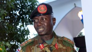 Gambias arméchef Ousman Badjie vid ett möte i Banjul 4.1.2017 Gambias arméchef Ousman Badjie vid ett möte i Banjul 4.1.2017