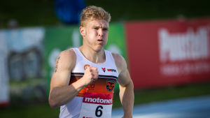 Christoffer Envall tog sin första FM-medalj inomhus. Christoffer Envall, Villmanstrand, 2016.