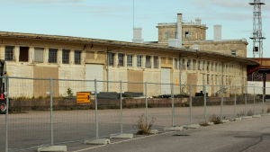 Engelska magasinets rivning blev ett fall för domstolen. Högsta förvaltningsdomstolen gav slutligen grönt ljus för en rivning i april i fjol. engelska magasinet i hangö