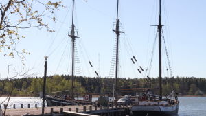 Segelfartyg invid Kalkholmen i Västanfjärd