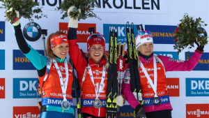 Variation på pallen i världscupen i skidskytte. Gabriela Koukalova, Tiril Eckhoff och Kaisa Mäkäräinen på prispallen.